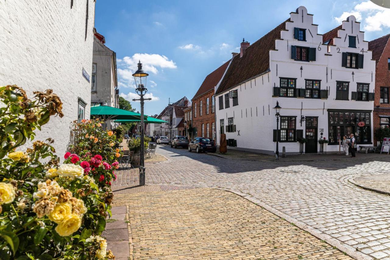 Blumenhaus-Apartment Friedrichstadt Esterno foto